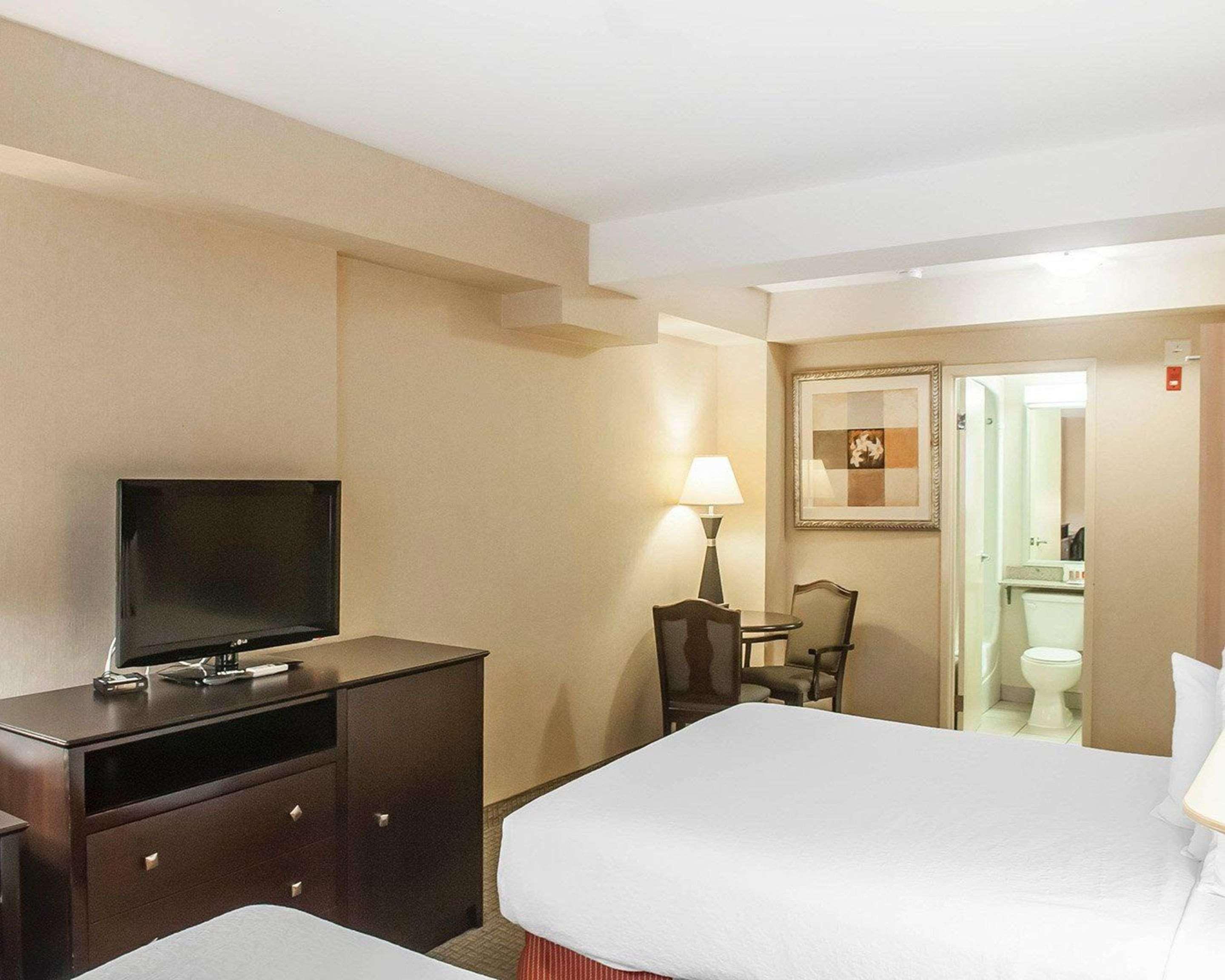 Econo Lodge Inn & Suites Downtown Toronto Exteriér fotografie