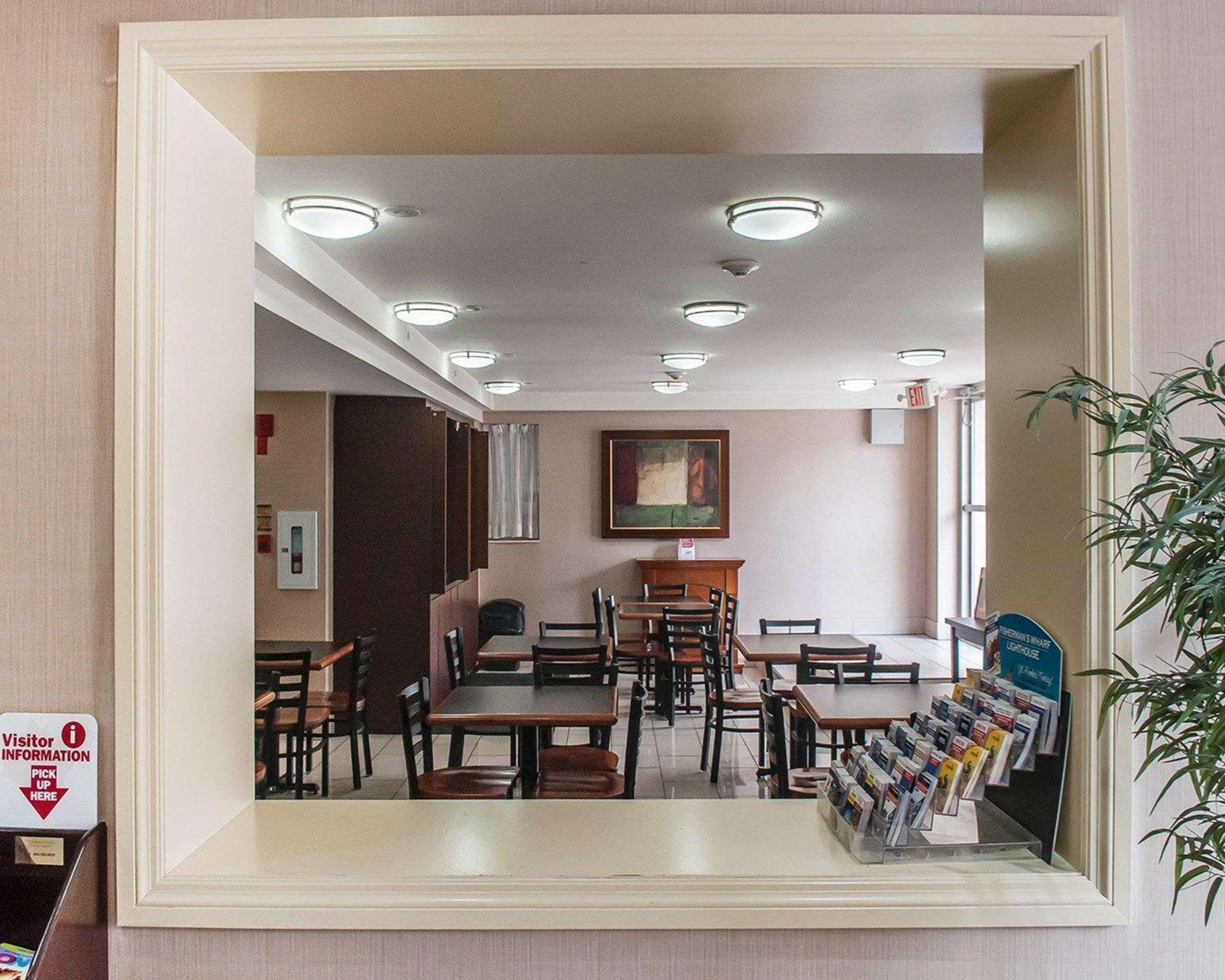 Econo Lodge Inn & Suites Downtown Toronto Exteriér fotografie