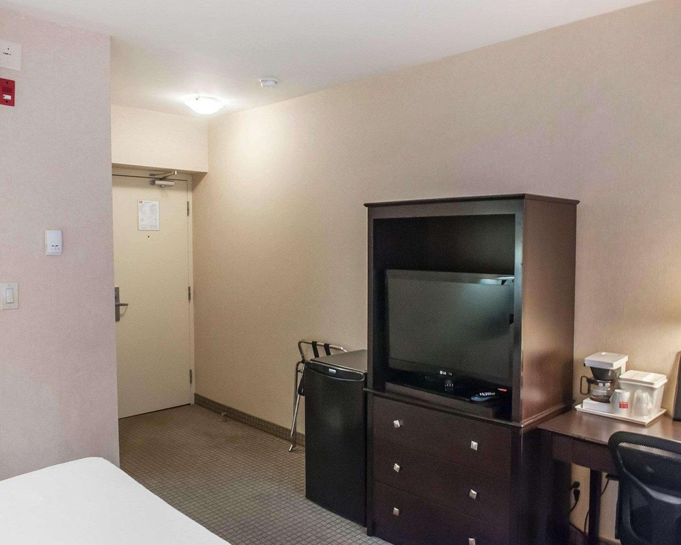 Econo Lodge Inn & Suites Downtown Toronto Exteriér fotografie