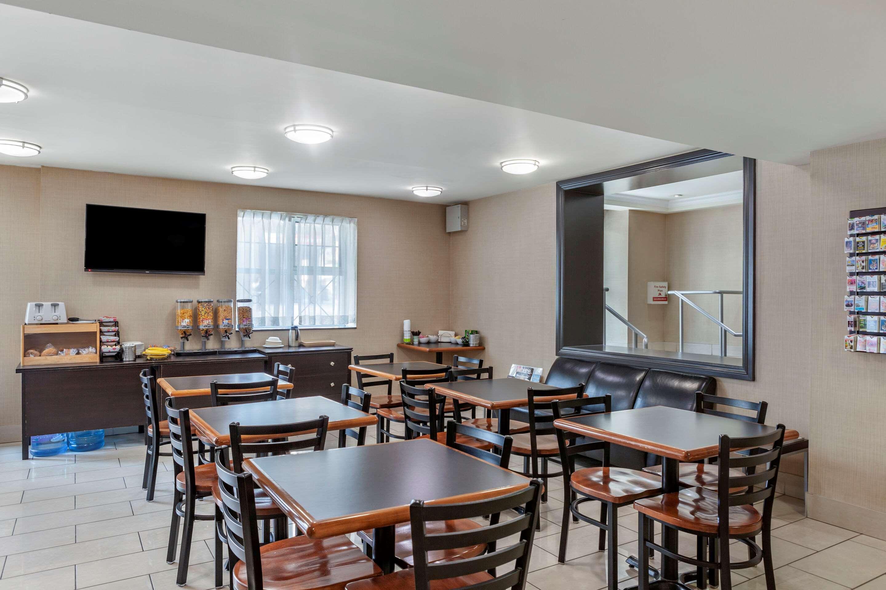 Econo Lodge Inn & Suites Downtown Toronto Exteriér fotografie