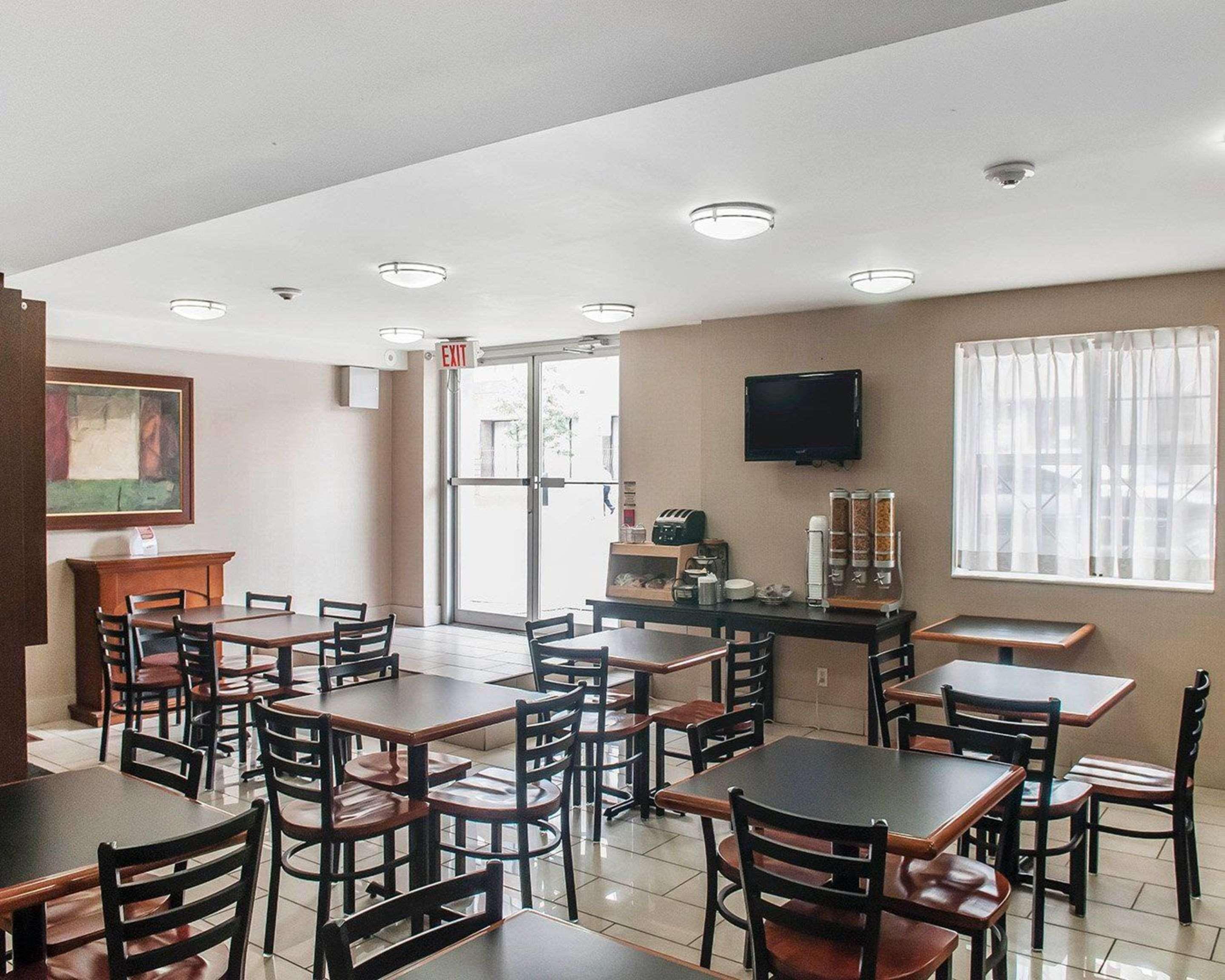 Econo Lodge Inn & Suites Downtown Toronto Exteriér fotografie