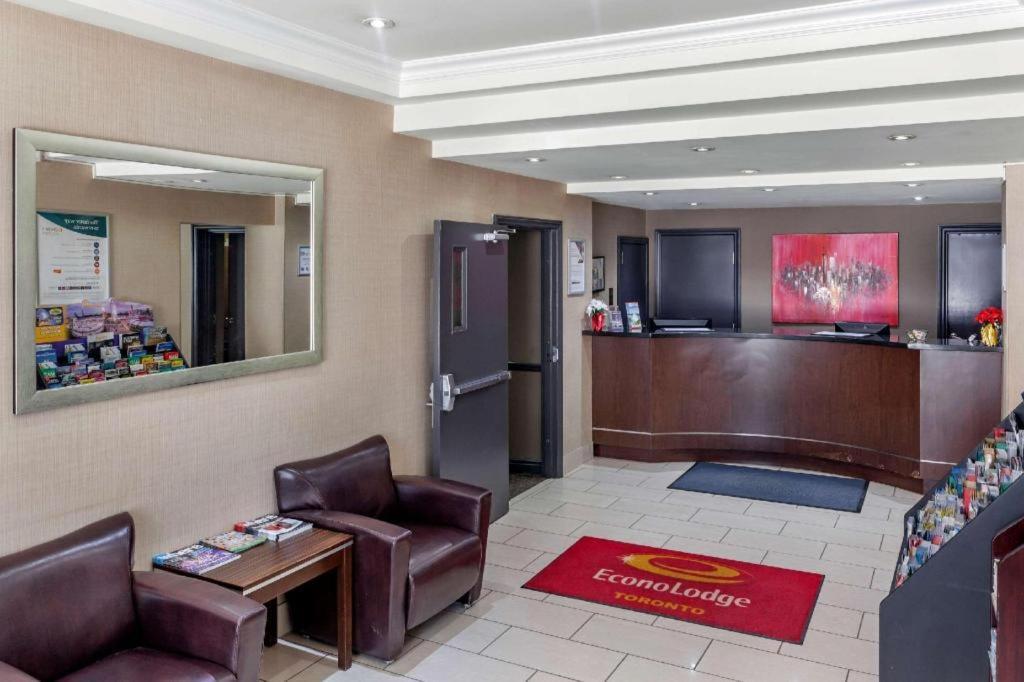 Econo Lodge Inn & Suites Downtown Toronto Exteriér fotografie