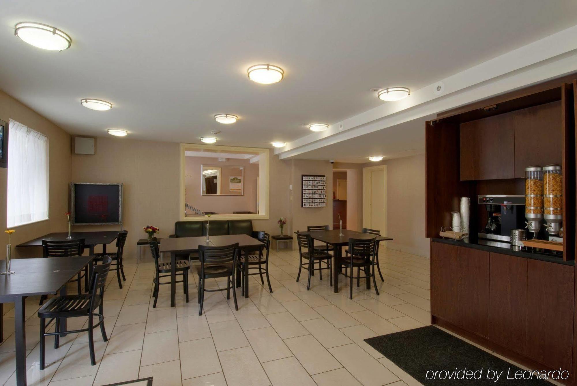 Econo Lodge Inn & Suites Downtown Toronto Exteriér fotografie
